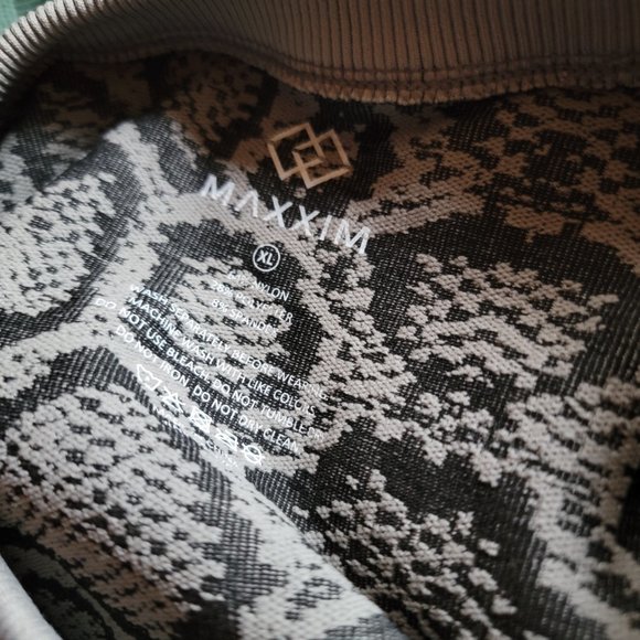 Workout top - Picture 4 of 4